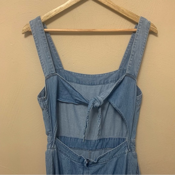 Madewell Denim Apron Bow-Back Jumpsuit in Ronda Wash Size 4 - Picture 8 of 13